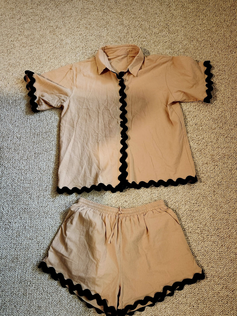 Beige Short Sleeve Shirt & Shorts Set with Black Trim Size XL